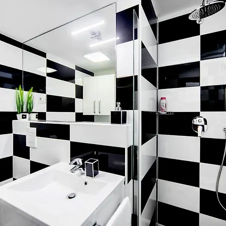 Black And White Lubiana