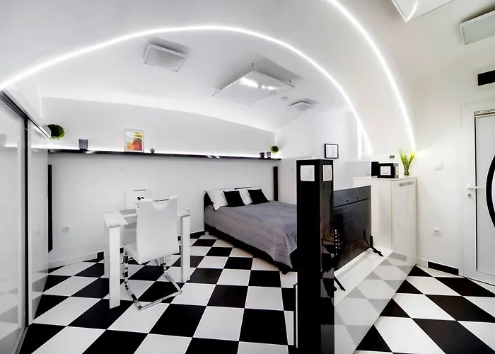 Apartment Black And White *