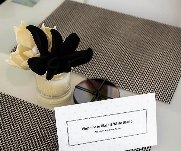 Апартаменти Black And White *