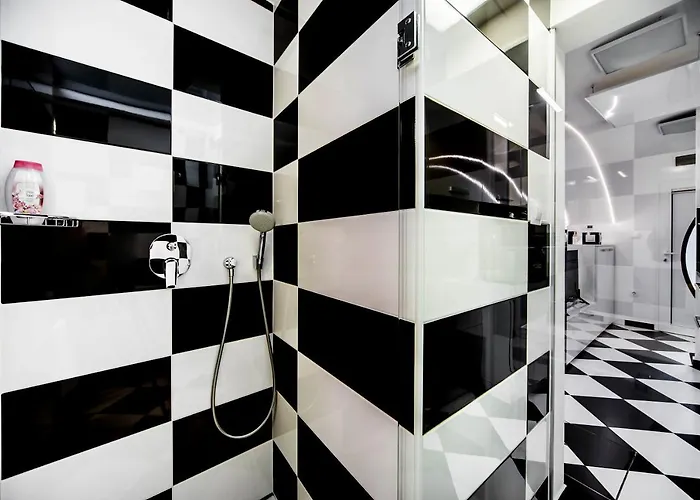 Black And White Apartment *